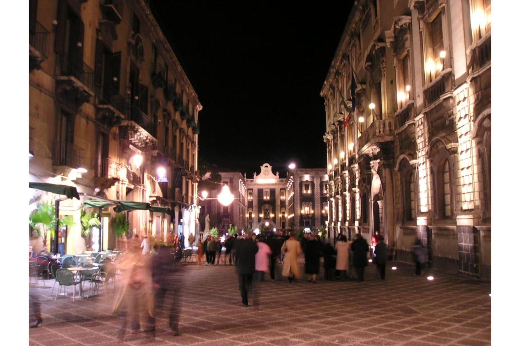 Arte House In The Historical Catania - Happy Rentals Bagian luar foto